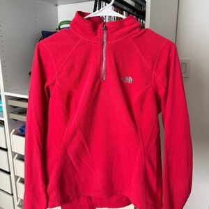 The Northface women’s medium quarter zip